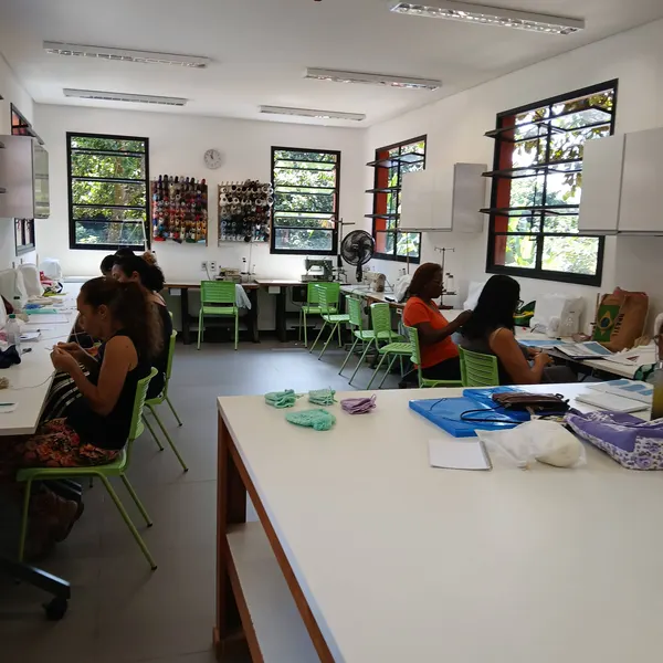 Aula no Centro Santa Marta 75